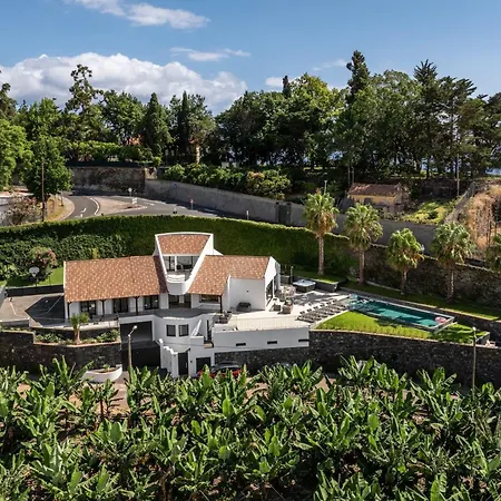 Villa Garden By An Island *