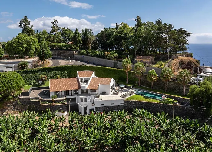 Villa Garden By An Island *
