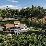 Vila Garden By An Island *