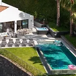 Garden By An Island Vila