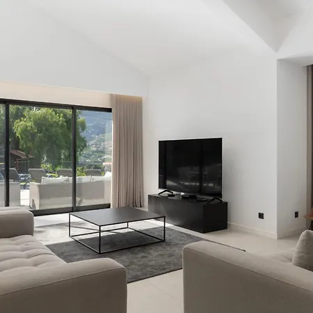 Villa Garden By An Island *