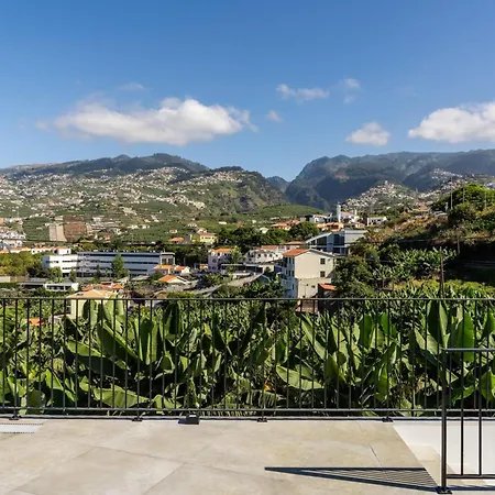 Villa Garden By An Island *